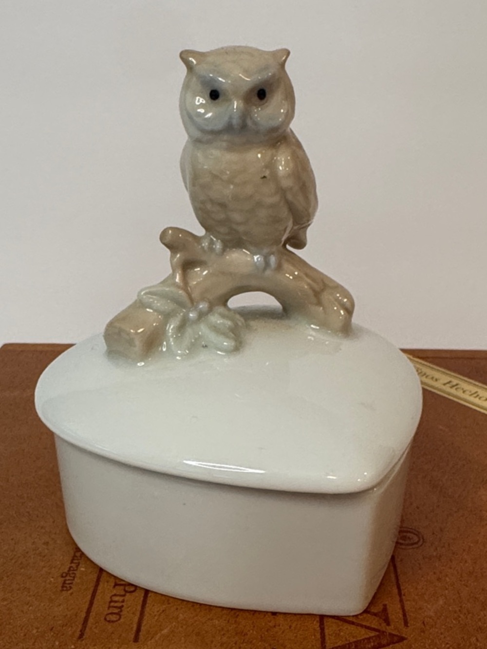 Otagiri, Made in Japan, Ceramic Owl Trinket Box in Cream and White- 3”x3”x4”